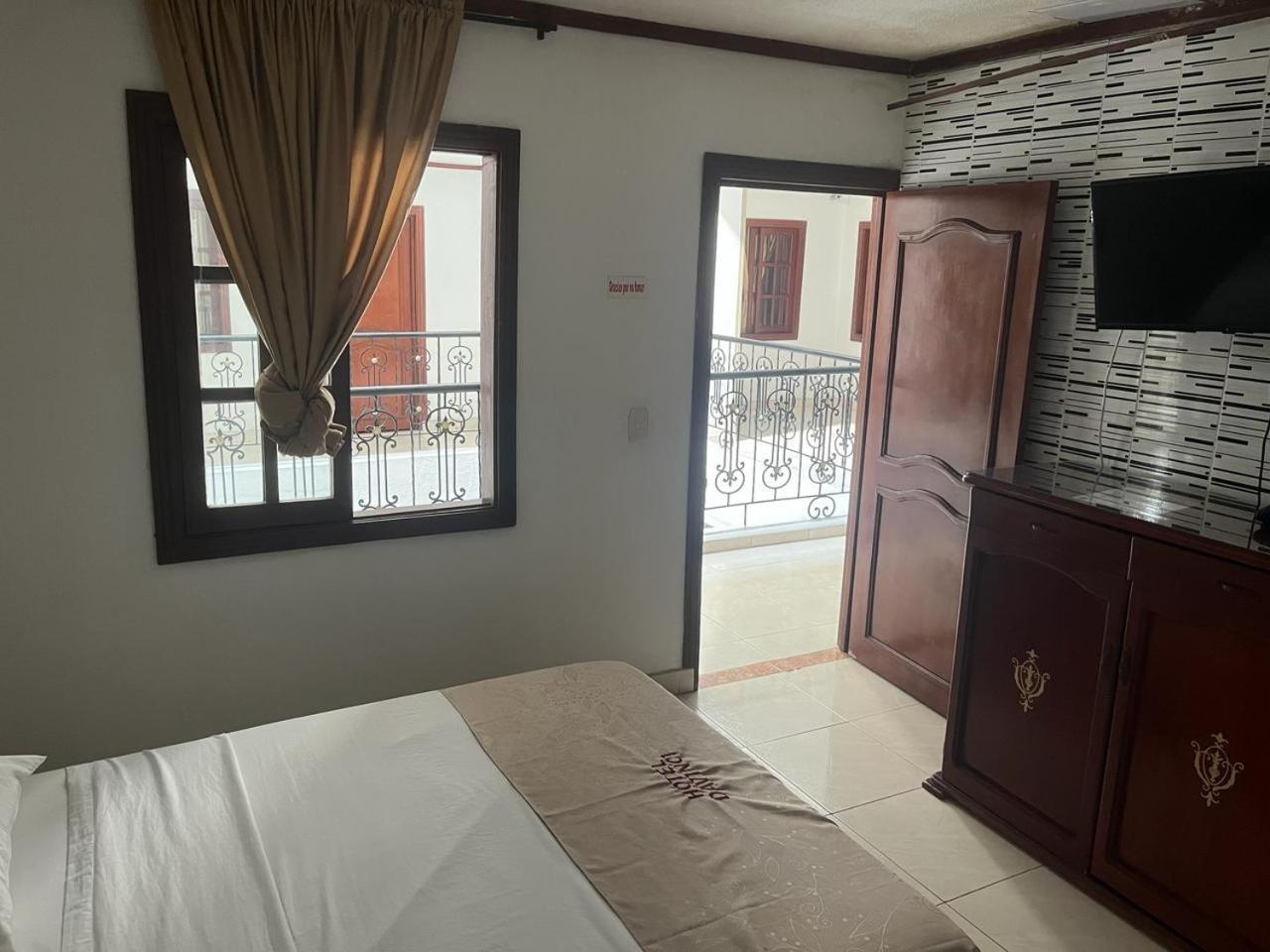 Hotel Davinci Calarca Luaran gambar